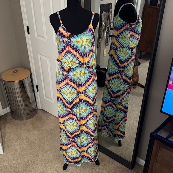 Dresses & Skirts - Vibrant Tie-Dye Maxi Dress